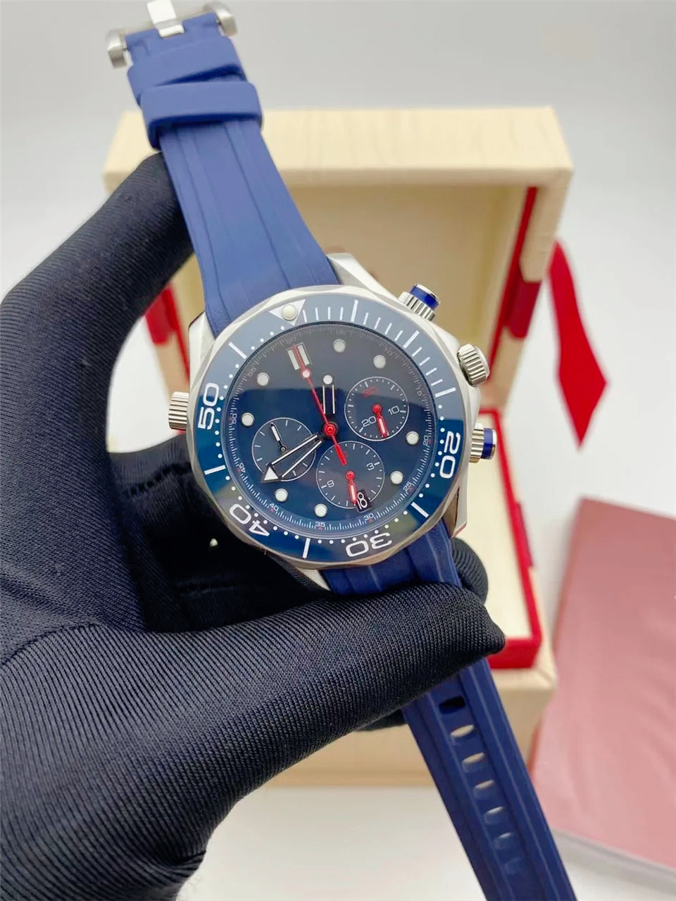 Mens Fashion Week - 43mm Mens Elegant Luxury Quartz Chronograph